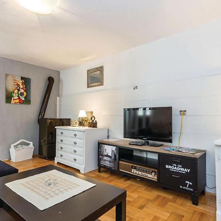 Amazing Apartment In Novi Vinodolski With Wifi Екстериор снимка