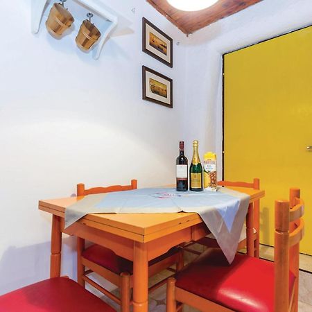 Amazing Apartment In Novi Vinodolski With Wifi Екстериор снимка