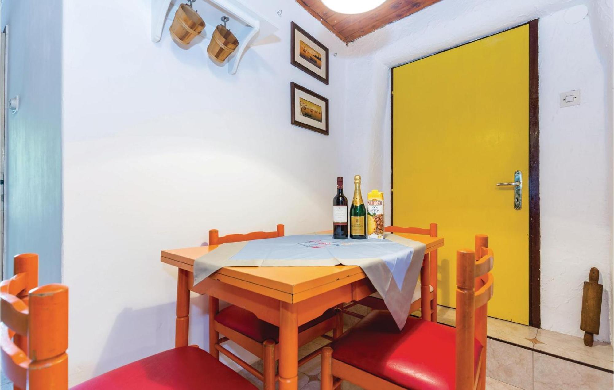 Amazing Apartment In Novi Vinodolski With Wifi Екстериор снимка