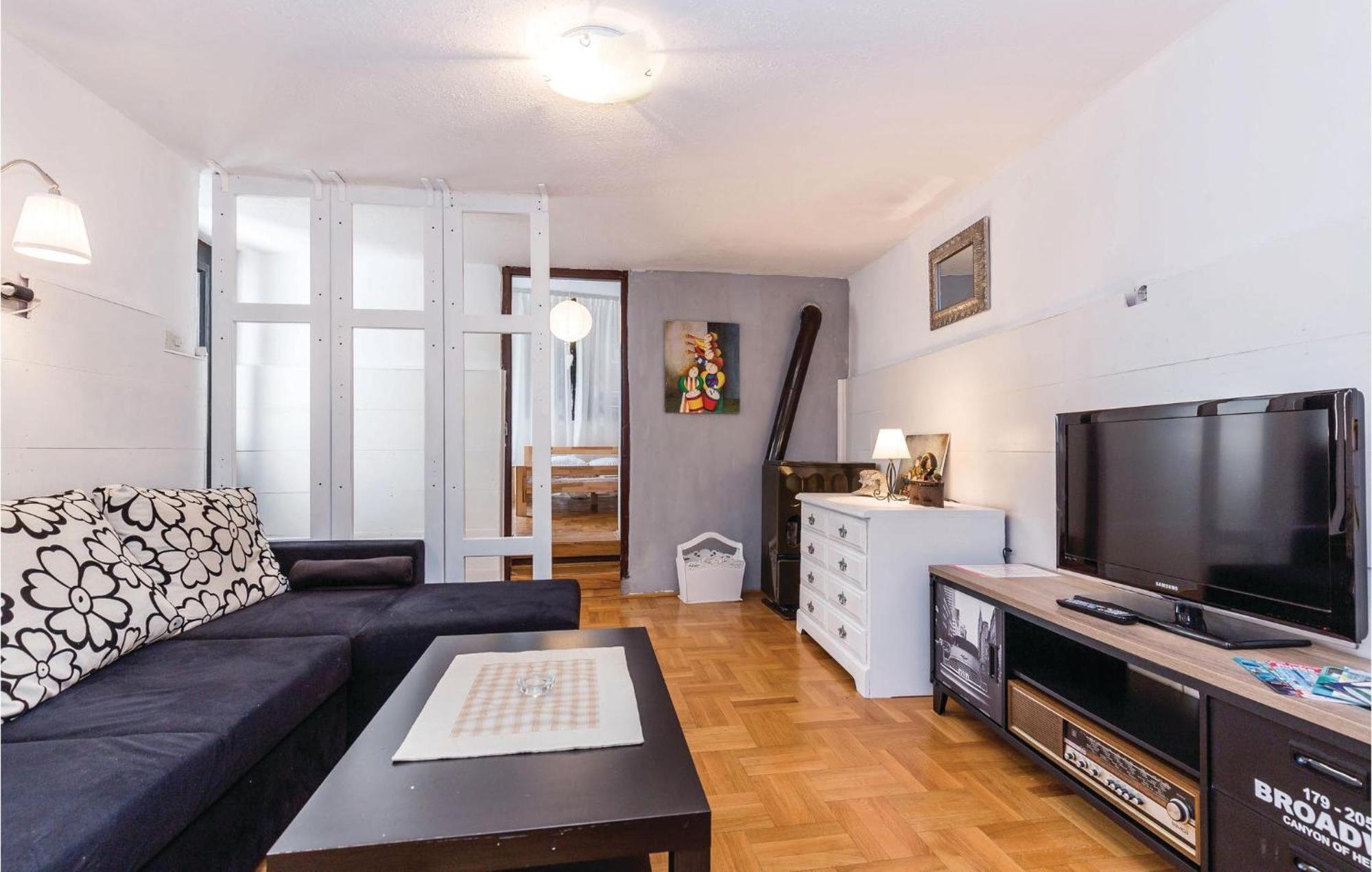 Amazing Apartment In Novi Vinodolski With Wifi Екстериор снимка
