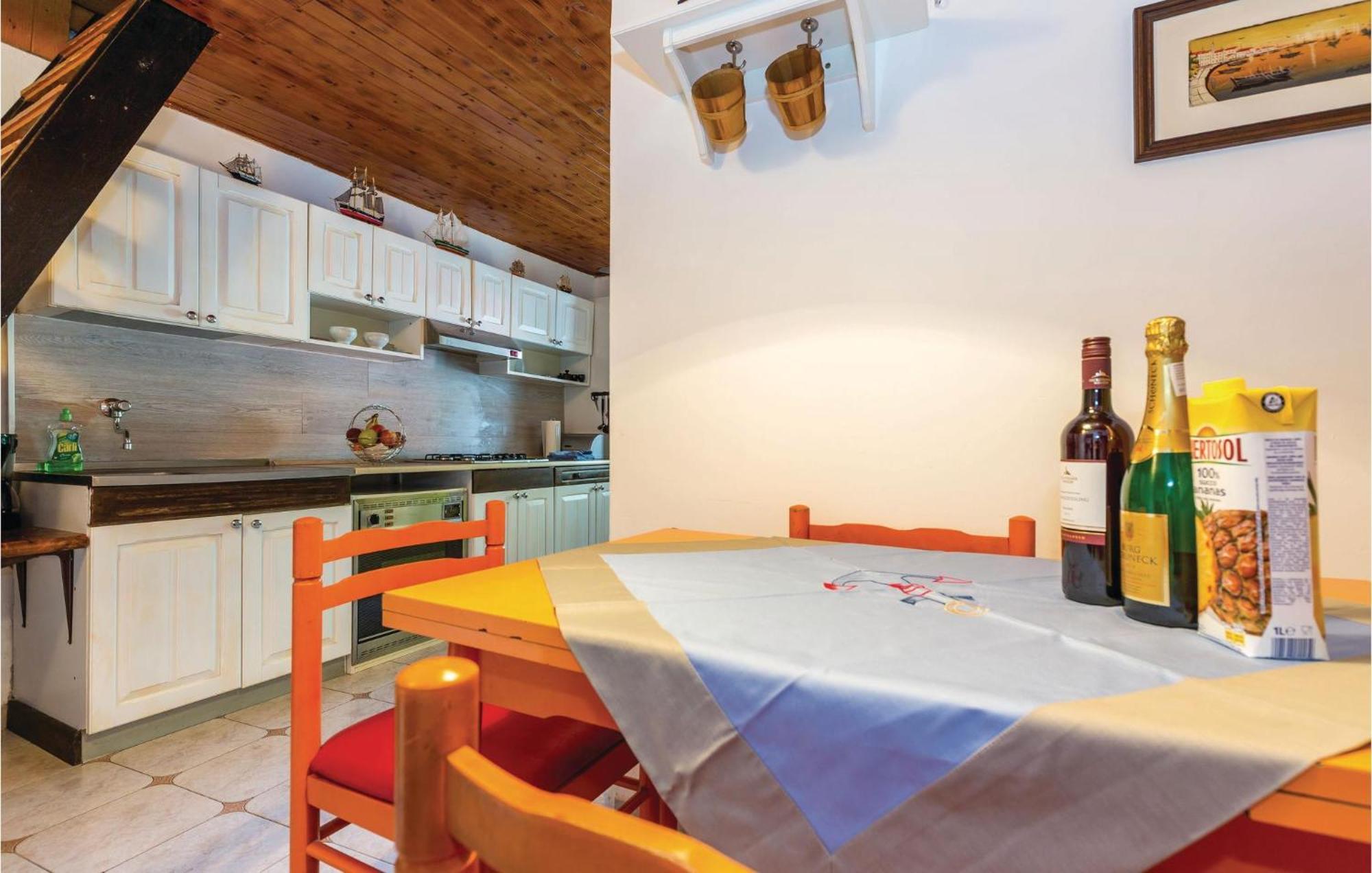 Amazing Apartment In Novi Vinodolski With Wifi Екстериор снимка
